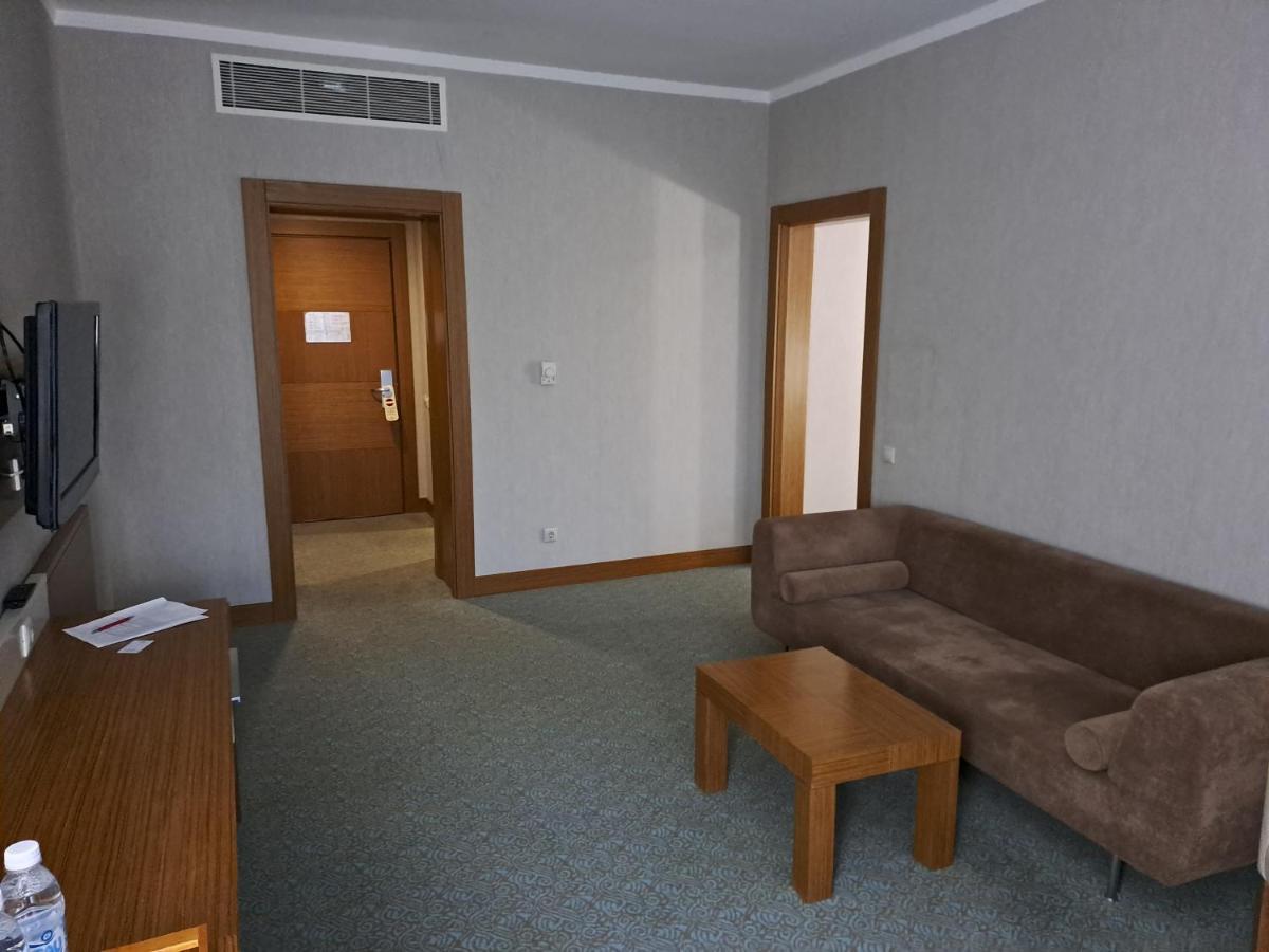 Grand Nur Plaza Hotel Aktau  Zewnętrze zdjęcie